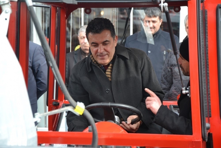 Efeler’den Ardahan’a Kar Küreme Aracı Hibe Edildi