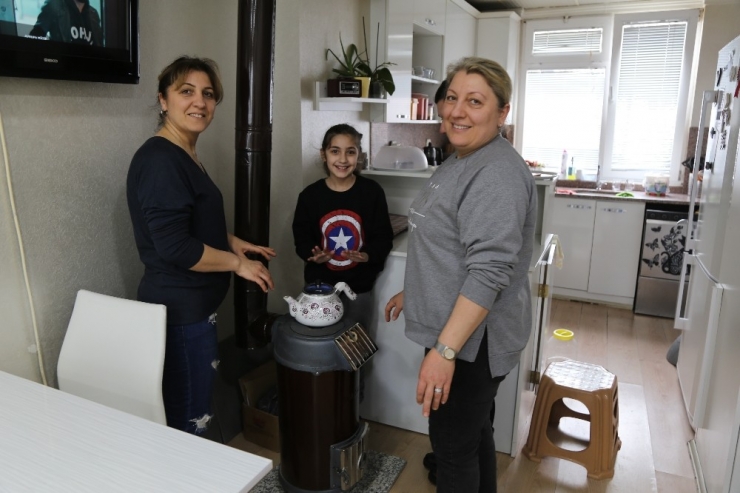 Elektrik Faturası Yüksek Gelince Çareyi Soba Kurmakla Buldu