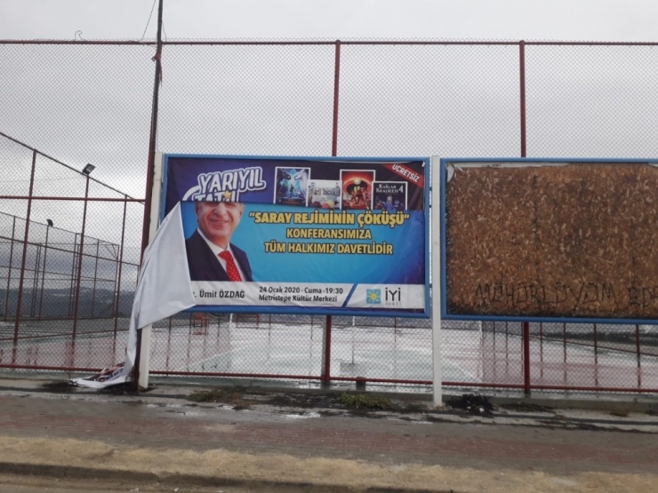 Bilboardlara Çirkin Saldırı