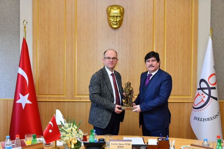 Rektör Yardım, Doğu Akdeniz Ve Enerji Stratejileri Konferansına Katıldı