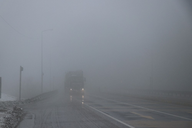 Bolu Dağı’nda Kar Yağışı Ve Sis Etkili Oluyor