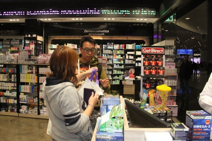 İstanbul Havalimanı’nda İki Haftada 10 Binin Üzerinde Maske Satıldı