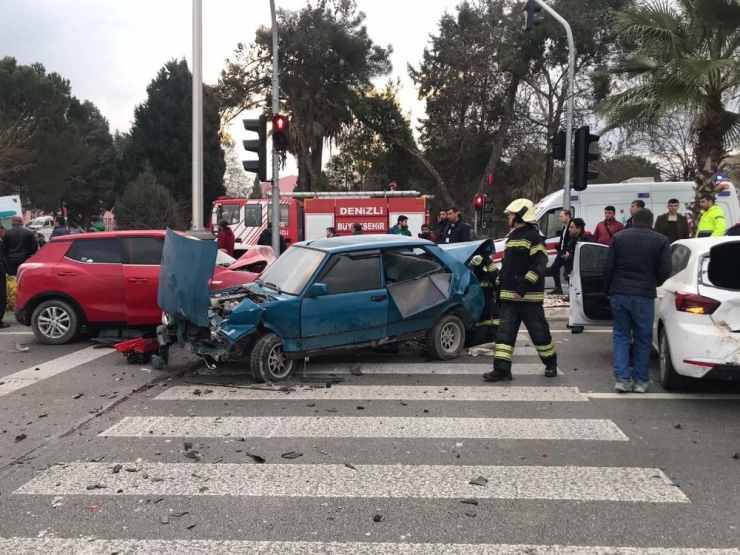 Pamukkale Yolunda Trafik Kazası: 2 Yaralı