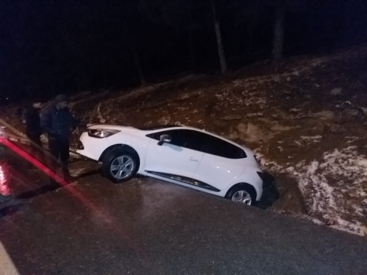 Denizli’de Yağmur Ve Dolu Trafiği Olumsuz Etkiledi