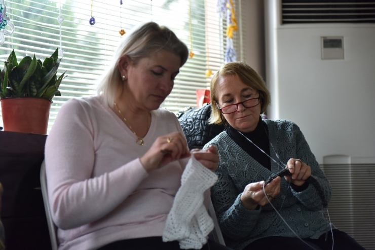 Mezitlili Kadınlar Depremzedeler İçin Örüyor