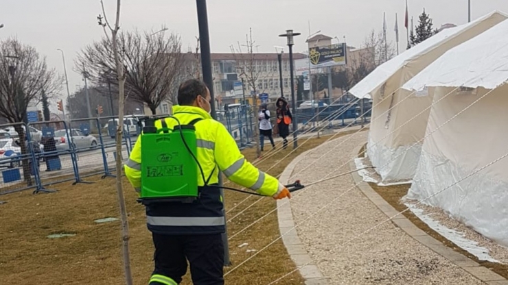 Elazığ’da Çadır Kurulan Alanlar Dezenfekte Ediliyor