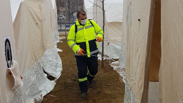 Elazığ’da Çadır Kurulan Alanlar Dezenfekte Ediliyor