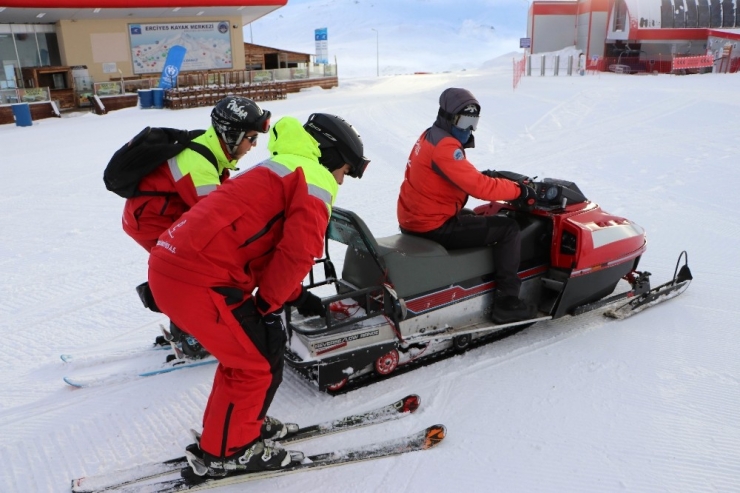 Erciyes’in Güvenliğini Onlar Sağlıyor