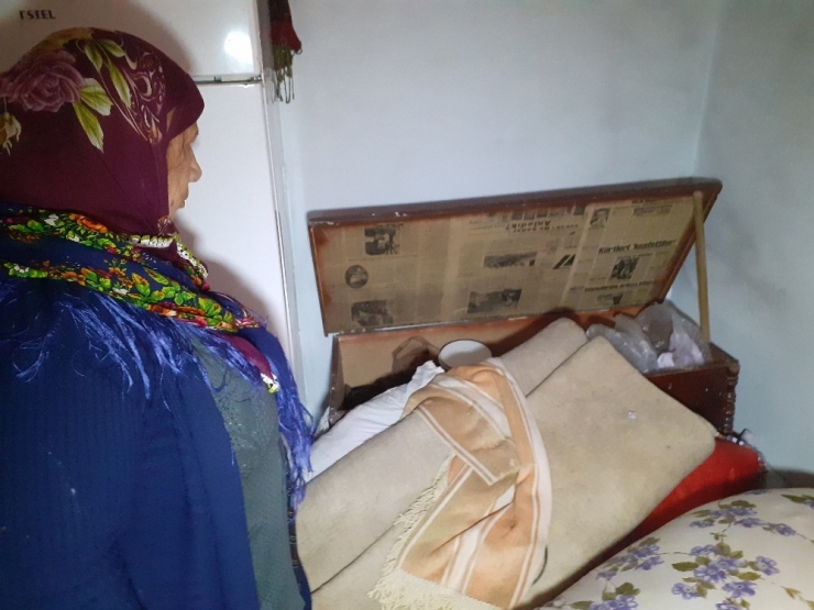 Hırsızlar 2 Katlı Evi Soyup Soğana Çevirdiler