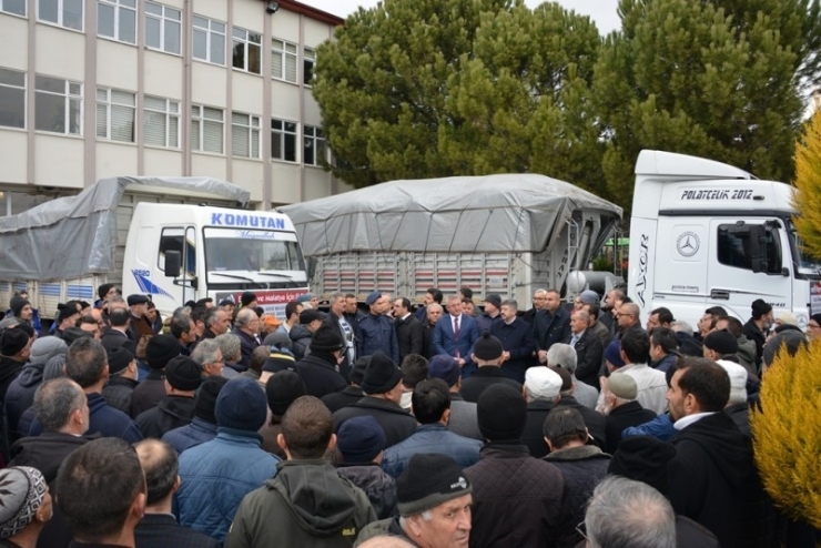Gediz’den Yardım Tırları Dualarla Uğurlandı