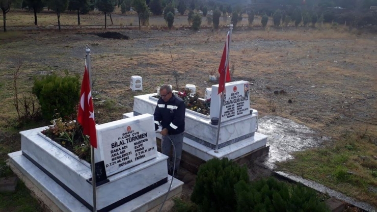 Payas Şehitliği Çiçeklendiriliyor