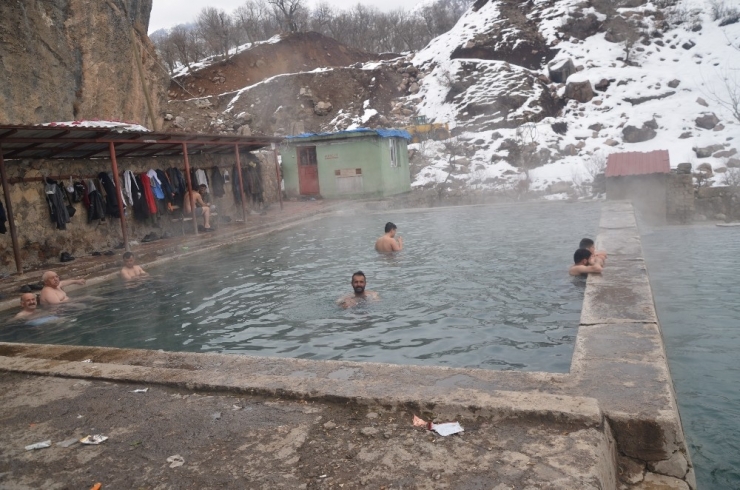 Karlı Havada Kaplıca Keyfi