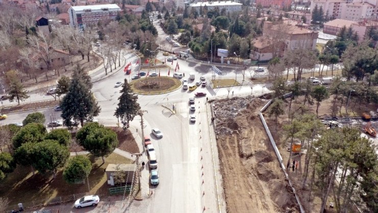 Isparta Karayolları Kavşağı’na Belediye Neşteri