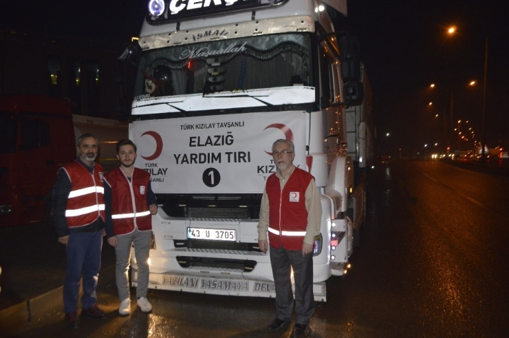 Tavşanlı’dan Elazığ’a 5 Tır Kömür