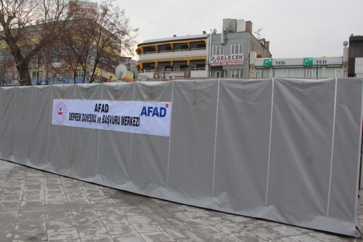 Malatya’da Deprem Başvuru Çadırı Açıldı