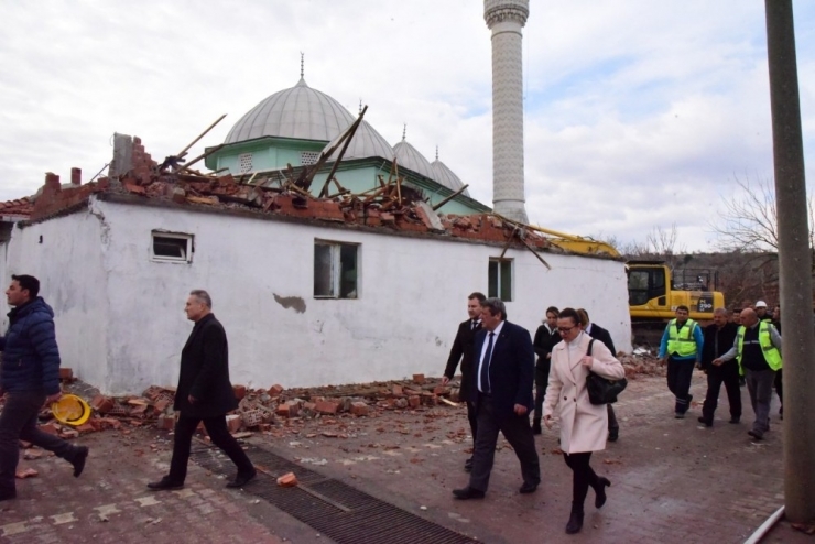Büyükşehir Depremzedelerin Yanında