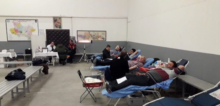 Belediye İşçilerinden Kızılay’a Kan Bağışı