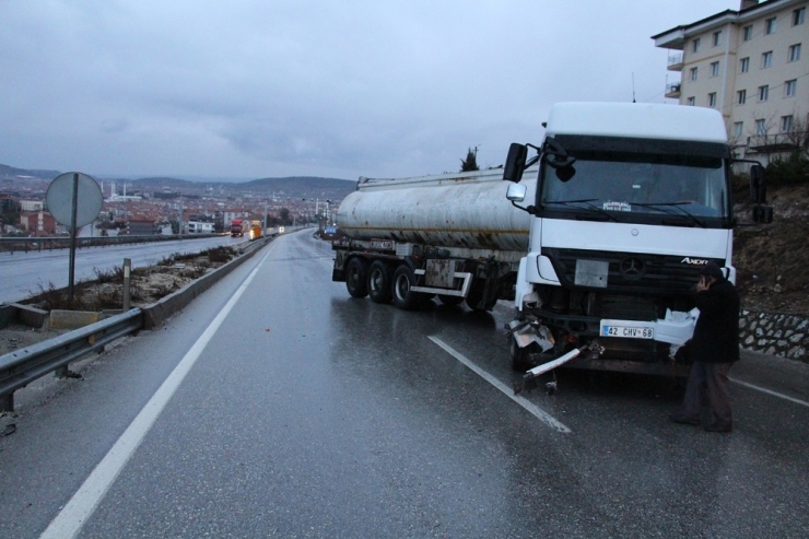 Kontrolden Çıkan Tanker Bariyerlere Çarptı