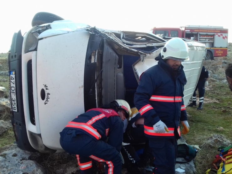 Araçta Sıkışan Sürücüyü İtfaiye Kurtardı