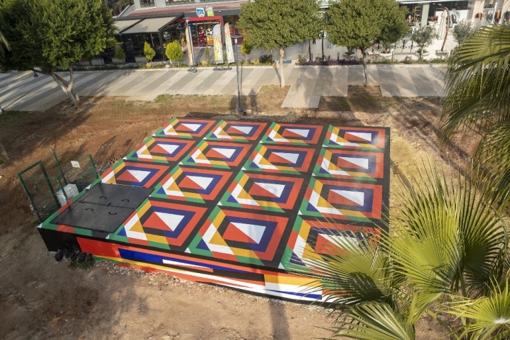 Mersin’de Su Depoları Rengarenk