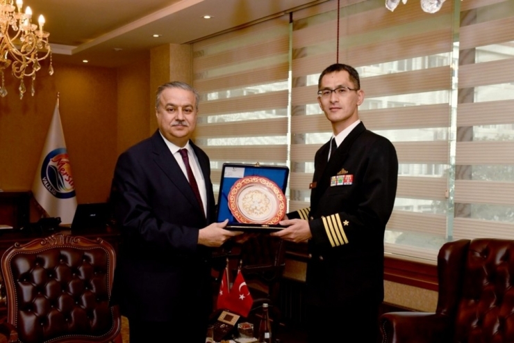 Vali Su, Japonya Heyetini Kabul Etti