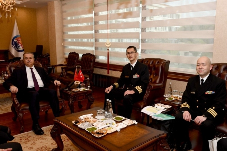 Vali Su, Japonya Heyetini Kabul Etti