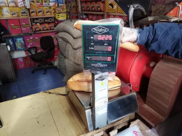Zabıtadan Ekmek Ve Pide Satışı Yapılan İşyerlerine Gramaj Denetimi