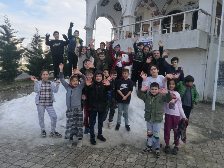 Belediye Başkanından Çocuklara ‘Kar’ Jesti