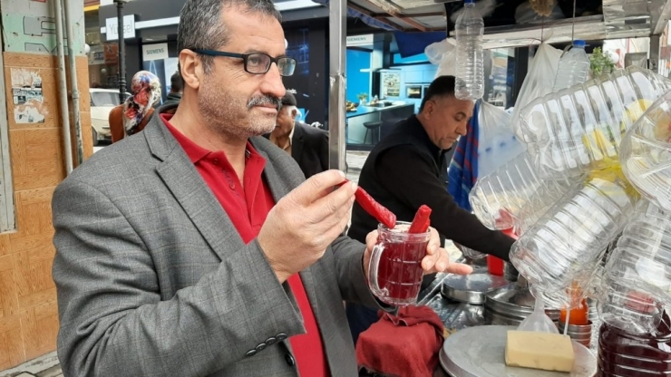 Seyyar Satıcı Cumali’nin İddiası: "Korona Virüsünün İlacı Şalgam Suyu"