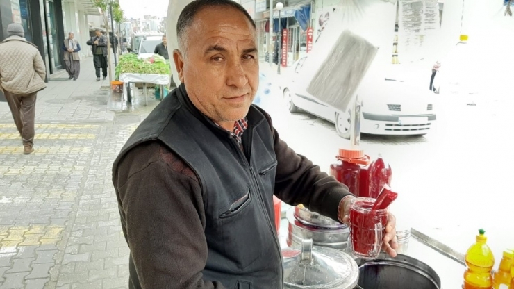 Seyyar Satıcı Cumali’nin İddiası: "Korona Virüsünün İlacı Şalgam Suyu"