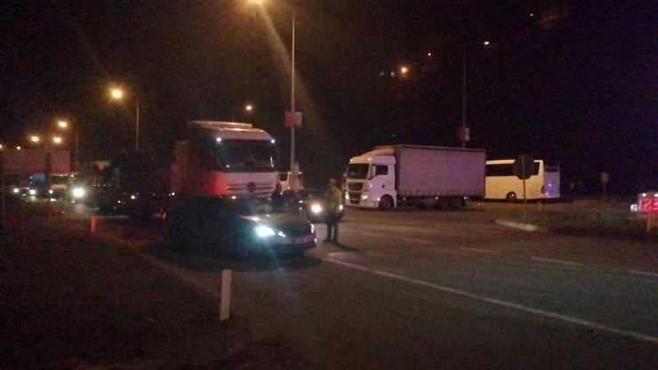 Lpg Yüklü Tankerde Sızıntı: Rize-trabzon Yolu Trafiğe Kapatıldı