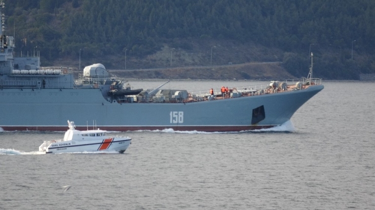 Rus Savaş Gemisi Çanakkale Boğazı’ndan Geçti