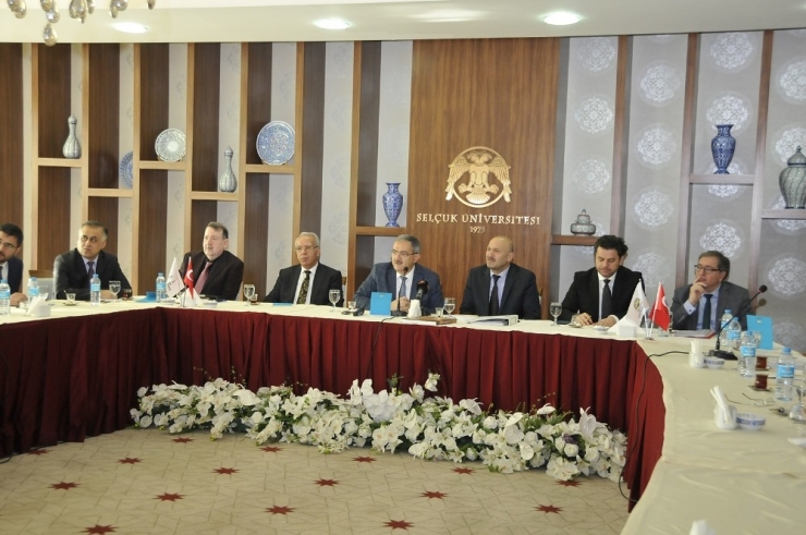 Selçuk’ta ‘Küresel Sağlık Ve Yaşlılık Diplomasisi Çalıştayı’ Yapıldı