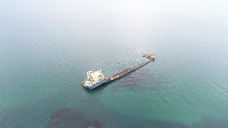 Şile’de Karaya Oturan Geminin Son Hali Havadan Görüntülendi