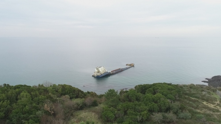 Şile’de Karaya Oturan Geminin Son Hali Havadan Görüntülendi