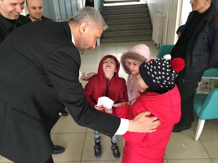 Minik Öğrencilerden Depremzedelere Yardım