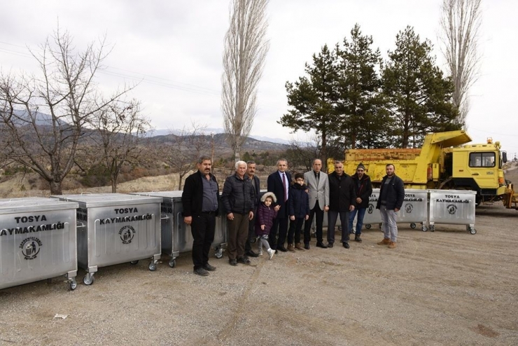 Tosya Kaymakamlığı Çöp Konteynırlarını Teslim Etti