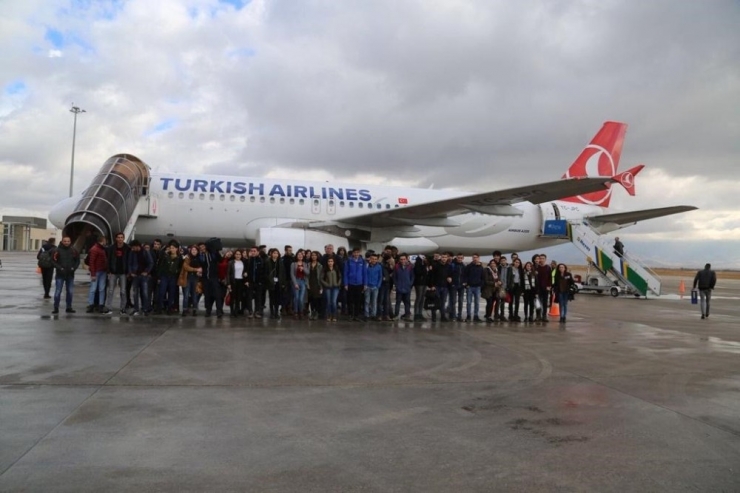 Tunceli’den 600 Öğrenci Uçakla İstanbul’a Gönderilecek