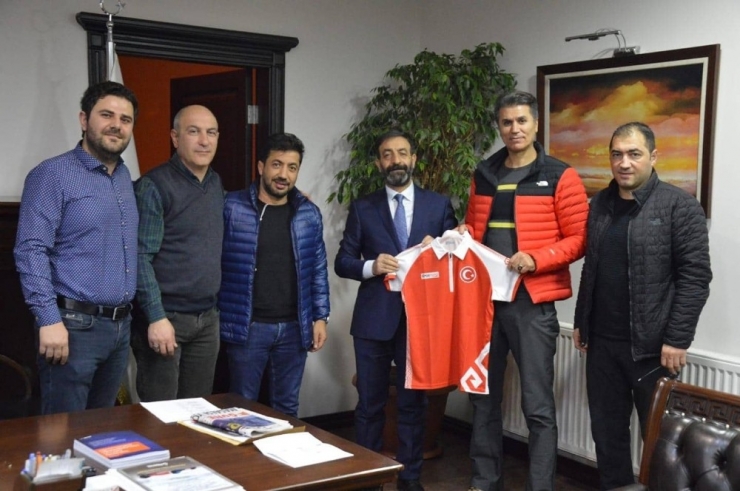 Göğebakan’a Ay-yıldızlı Forma