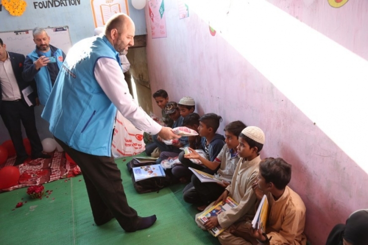 Türkiye Diyanet Vakfı Pakistan’daki Arakanlı Çocuklara Umut Oldu