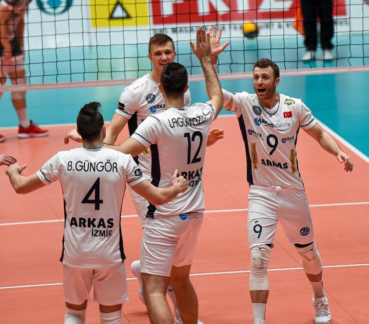 Türk Takımları, Voleybolda Avrupa Kupalarında Sahaya Çıktı