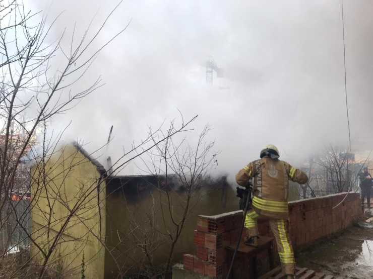 Çengelköy’de Tek Katlı Evde Korkutan Yangın