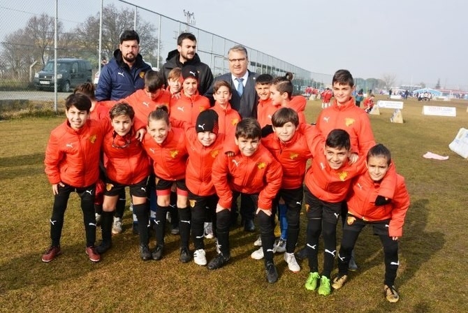 Yunusemre 4. Geleneksel Minikler Futbol Turnuvası Sona Erdi