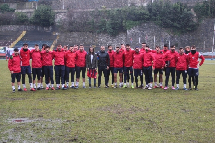 Genç Kız Takımını Tuttuğu Zonguldak Kömürspor İçin 539 Kilometre Aştı
