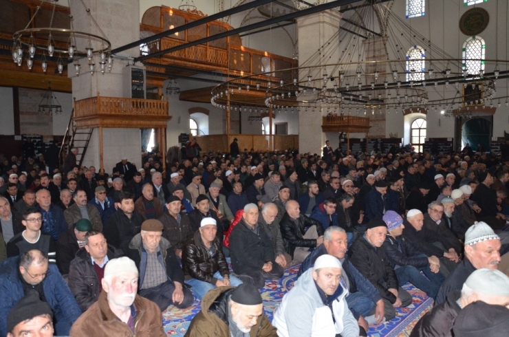 Elazığ Depreminde Hayatını Kaybedenler Dualarla Anıldı
