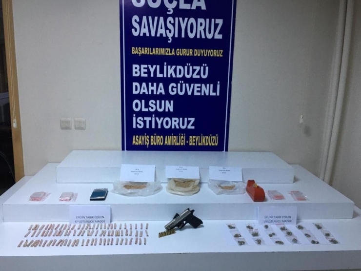 Şüpheli Aracın Cam Açma Kapama Haznesinin İçerisinden Çıkanlar Polisi Şoke Etti