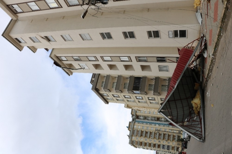 Rüzgar Çatıları Uçurdu, Tipi Ulaşımı Vurdu