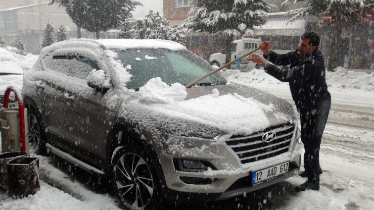 Ahlat’ta Yoğun Kar Yağışı