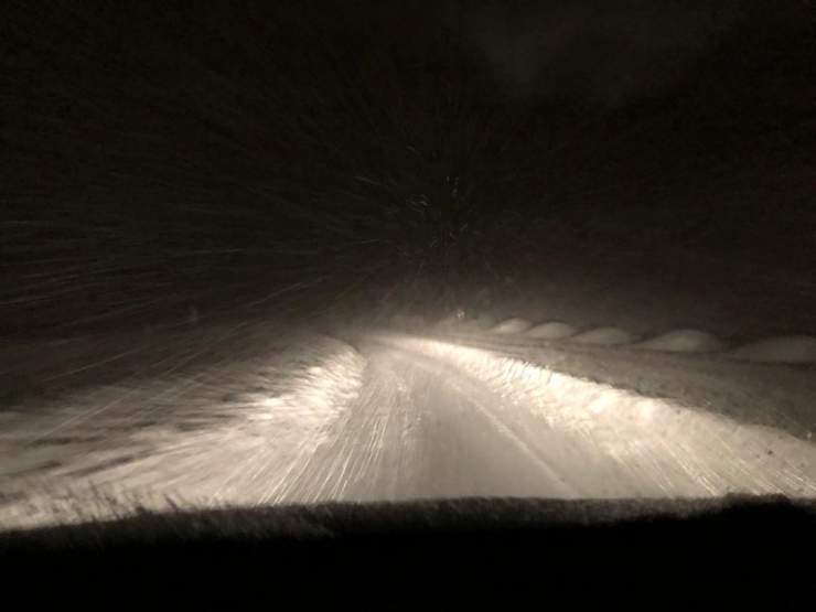 Hizan’da Karda Mahsur Kalan 30 Araç Kurtarıldı