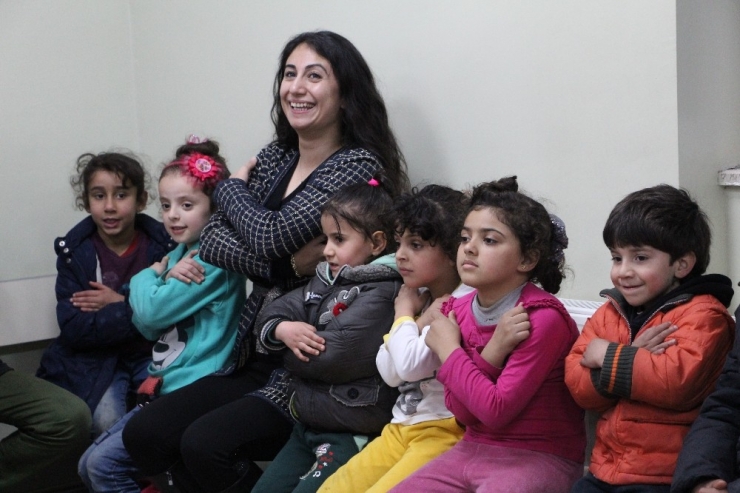 Depremzede Çocuklar İçin Özel Programlar Uygulanıyor